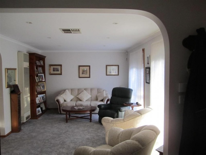 205 ELIZABETH DRIVE, Sunbury VIC 3429