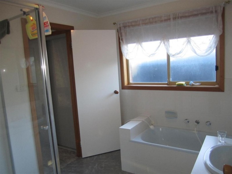 205 ELIZABETH DRIVE, Sunbury VIC 3429