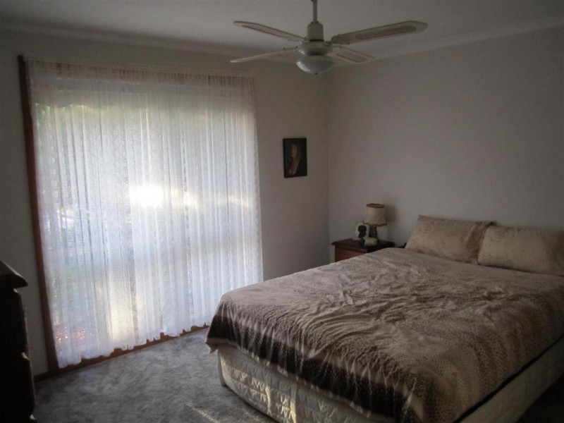 205 ELIZABETH DRIVE, Sunbury VIC 3429