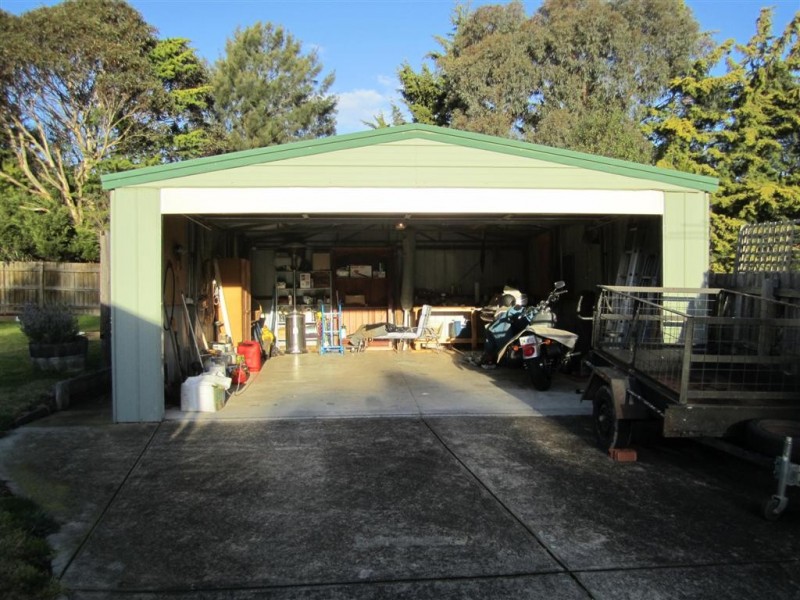 205 ELIZABETH DRIVE, Sunbury VIC 3429