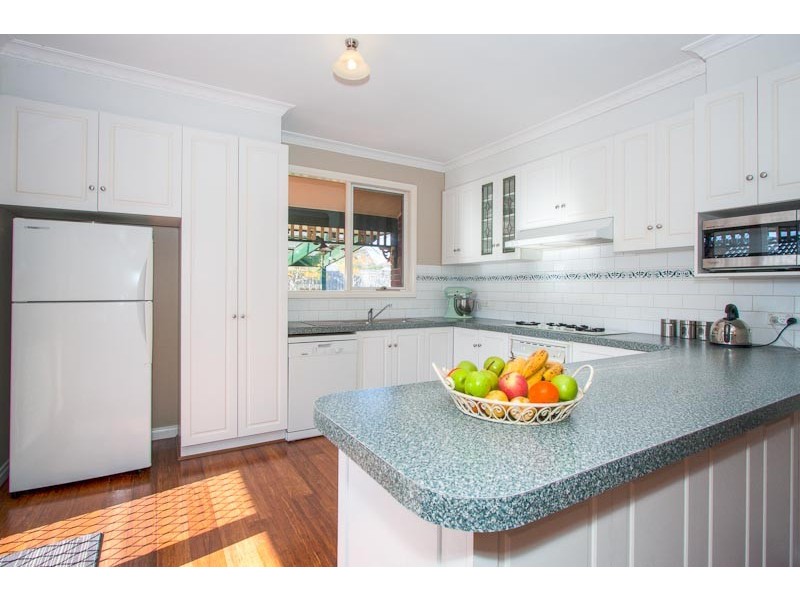 21 Lawrence Avenue, Sunbury VIC 3429