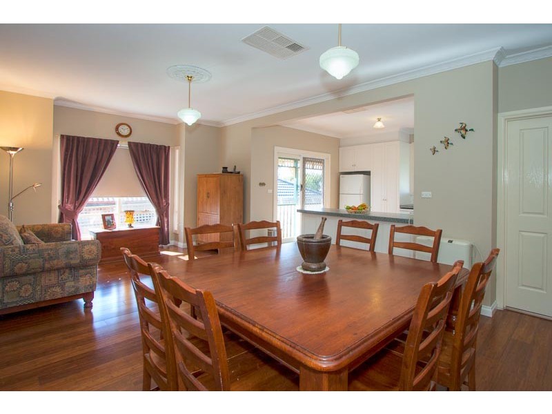 21 Lawrence Avenue, Sunbury VIC 3429