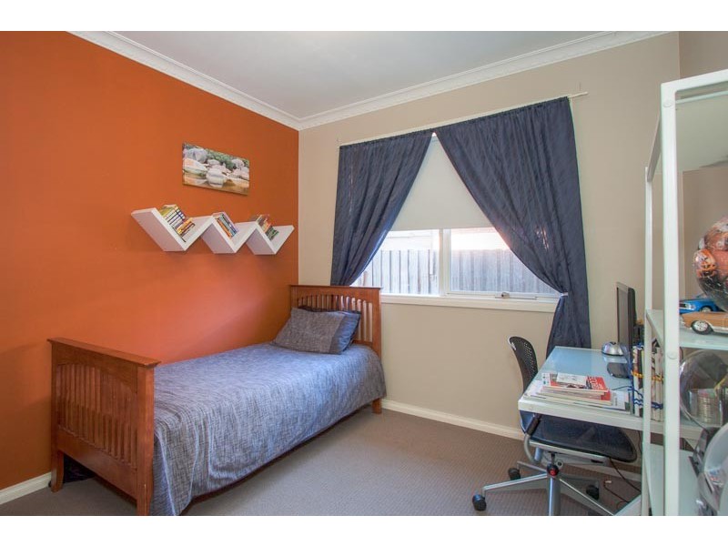 21 Lawrence Avenue, Sunbury VIC 3429