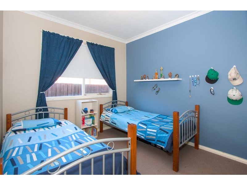 21 Lawrence Avenue, Sunbury VIC 3429