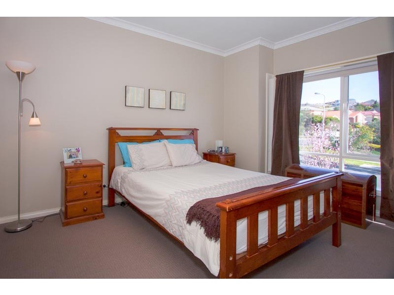 21 Lawrence Avenue, Sunbury VIC 3429