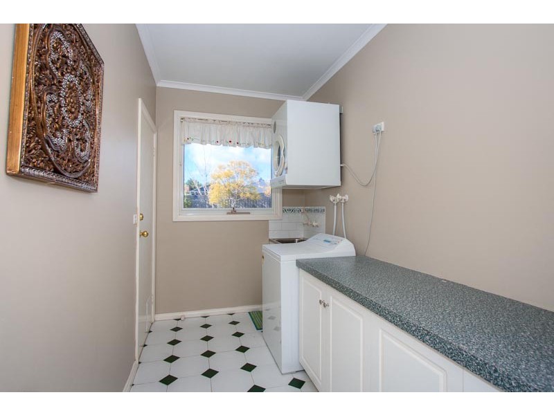 21 Lawrence Avenue, Sunbury VIC 3429