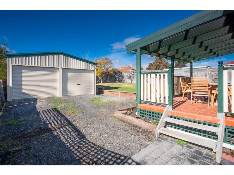 21 Lawrence Avenue, Sunbury VIC 3429