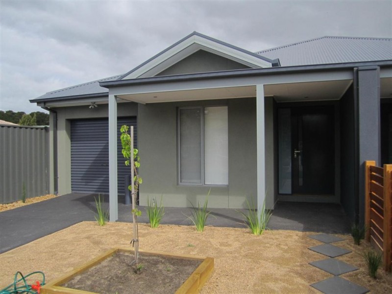 30 HOOD CRESCENT, Sunbury VIC 3429