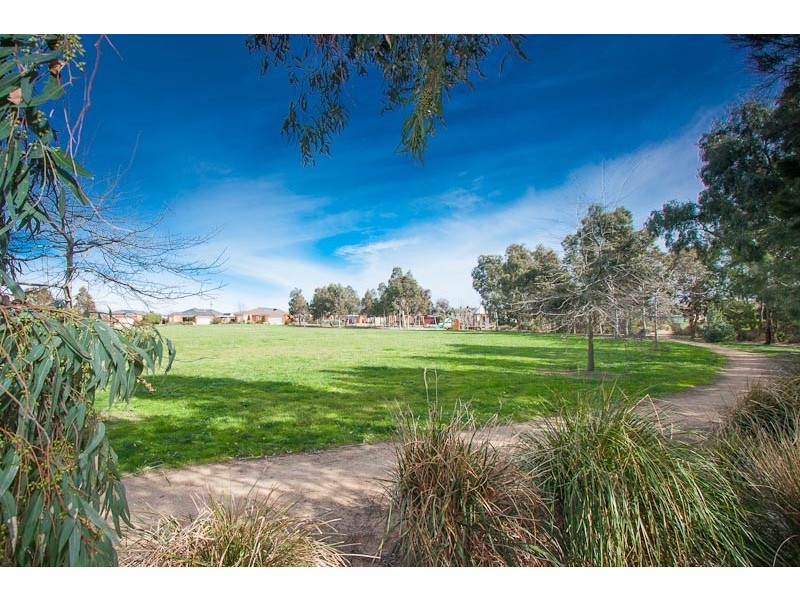 10 Marsh Crescent, Sunbury VIC 3429