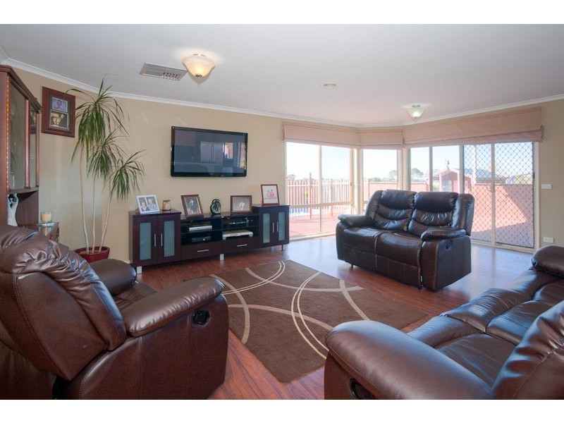 10 Marsh Crescent, Sunbury VIC 3429