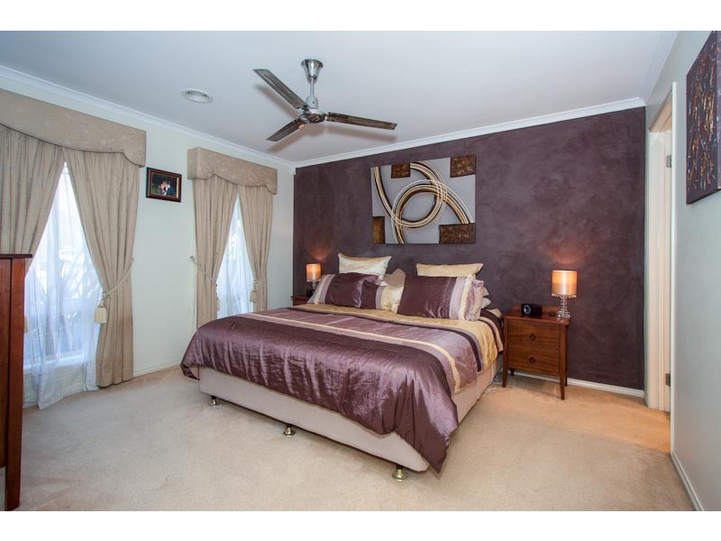 10 Marsh Crescent, Sunbury VIC 3429