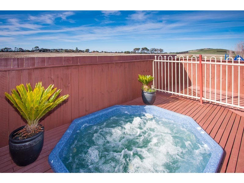 10 Marsh Crescent, Sunbury VIC 3429