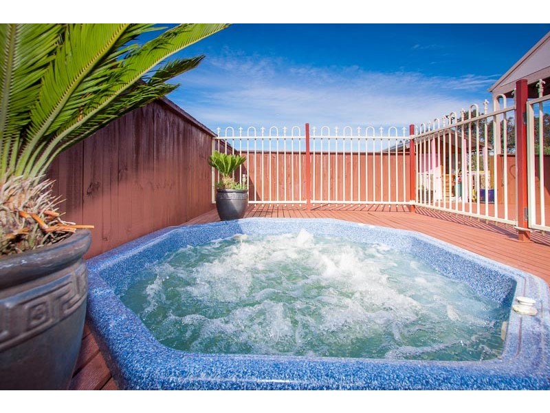 10 Marsh Crescent, Sunbury VIC 3429