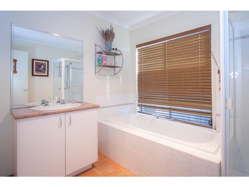 10 Marsh Crescent, Sunbury VIC 3429