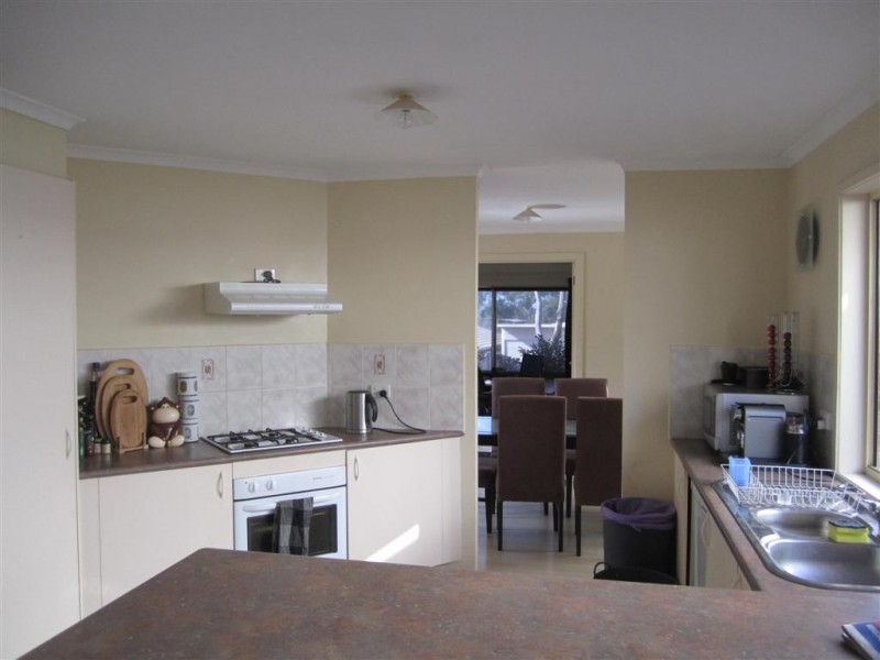 2 REES ROAD, Sunbury VIC 3429