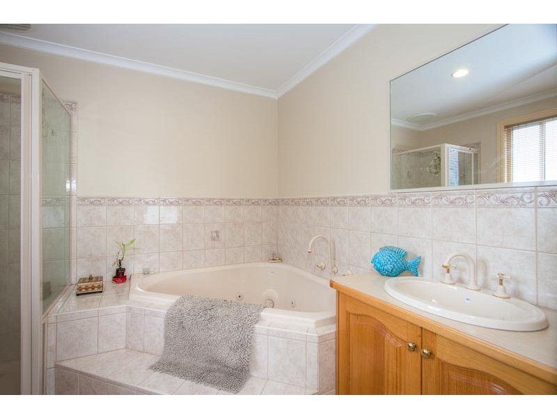 5 Correa Way, Sunbury VIC 3429