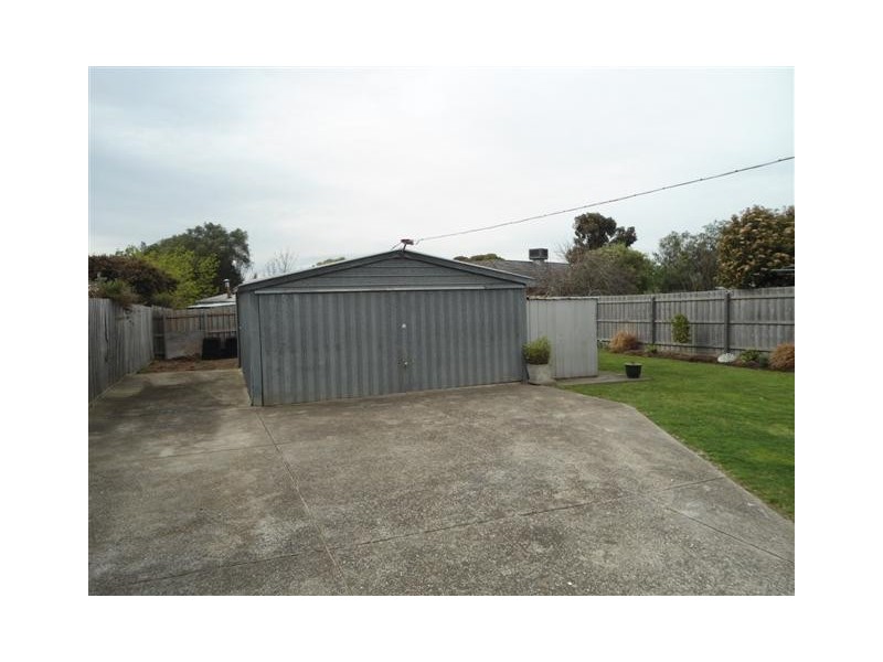 1 RICHARDSON AVE, Sunbury VIC 3429
