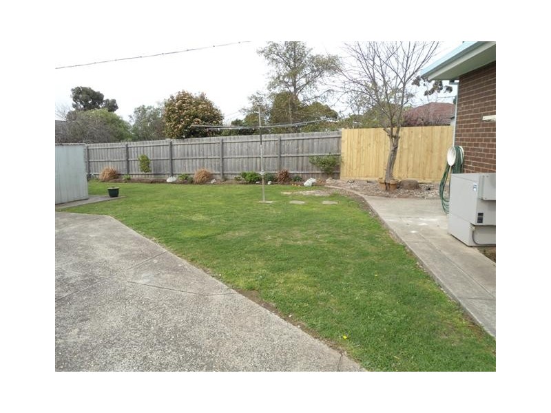 1 RICHARDSON AVE, Sunbury VIC 3429