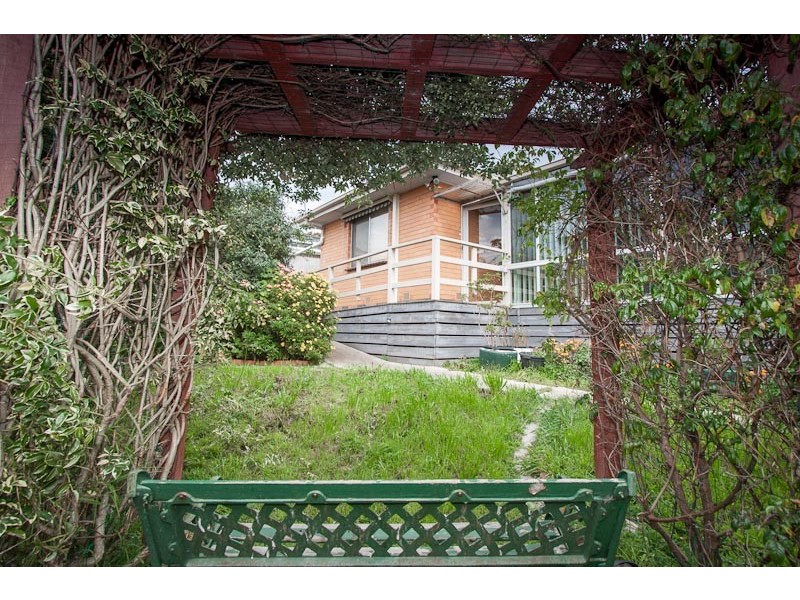 9 Terence Street, Sunbury VIC 3429
