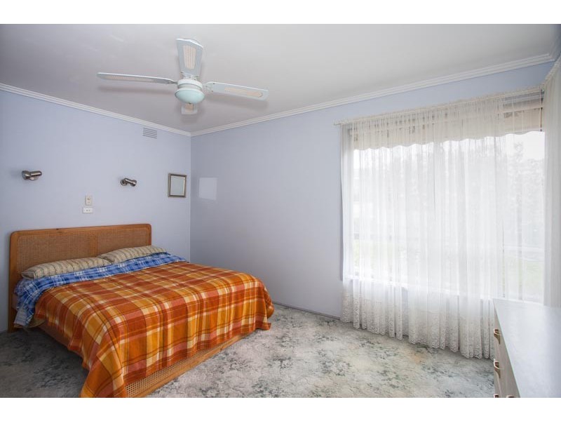 9 Terence Street, Sunbury VIC 3429