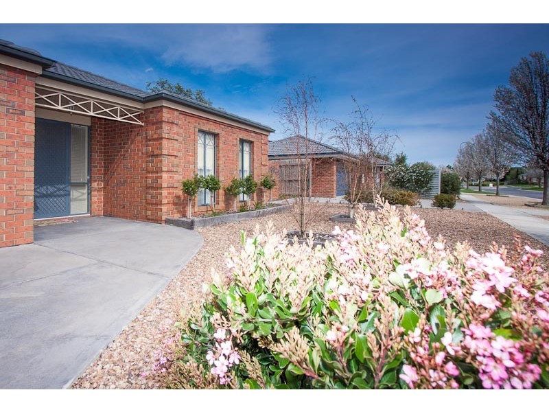 60 Bradman Drive, Sunbury VIC 3429
