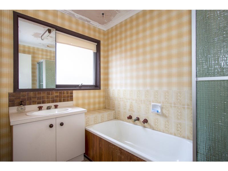8 Carnoustie Drive, Sunbury VIC 3429