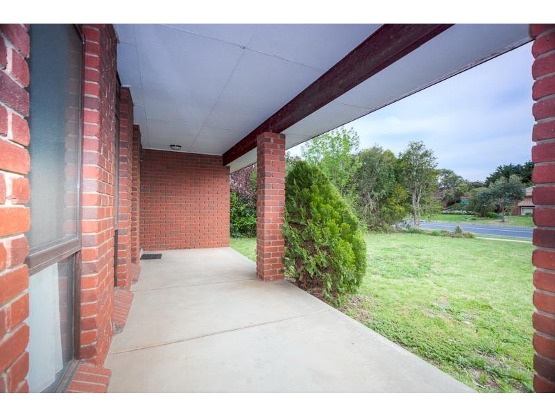 8 Carnoustie Drive, Sunbury VIC 3429
