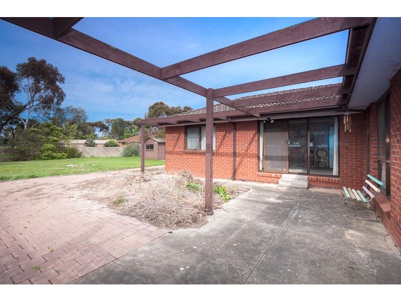 8 Carnoustie Drive, Sunbury VIC 3429