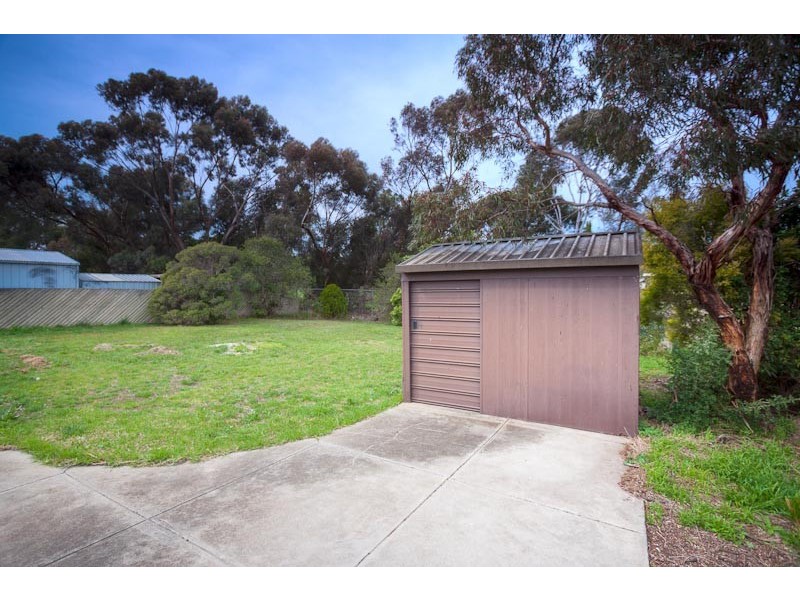 8 Carnoustie Drive, Sunbury VIC 3429