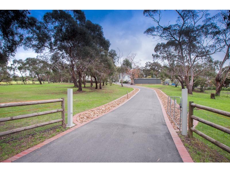 24 Winilba Road, Sunbury VIC 3429