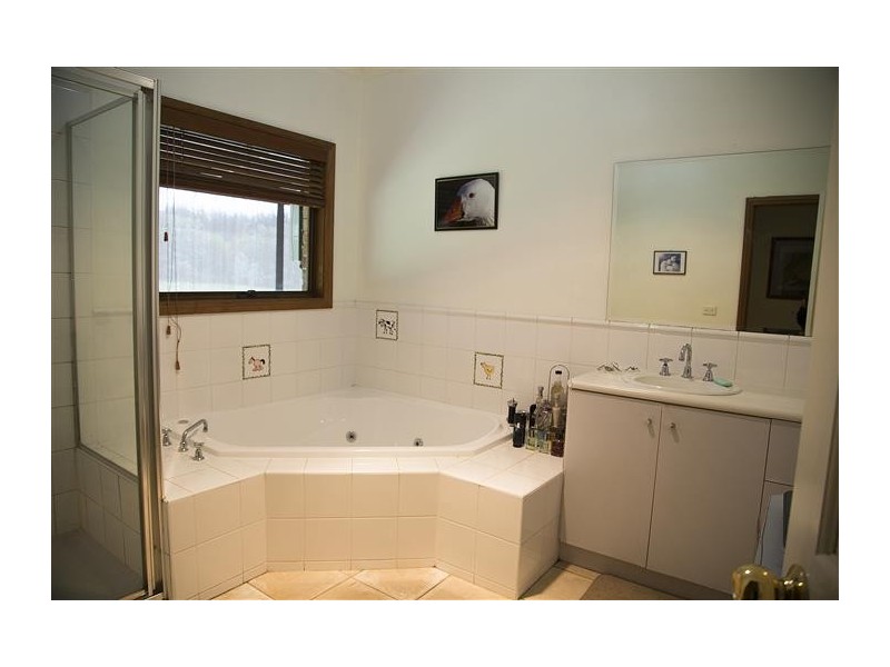 60 Tarrawarra Lane, Romsey VIC 3434