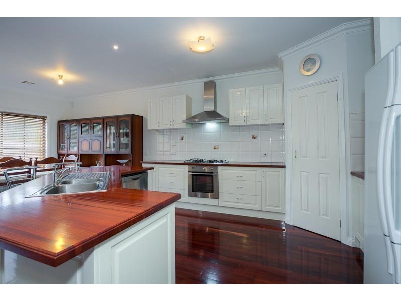 4 Bundanoon Avenue, Sunbury VIC 3429