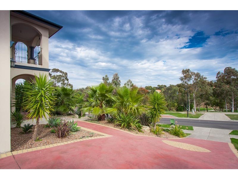 4 Bundanoon Avenue, Sunbury VIC 3429
