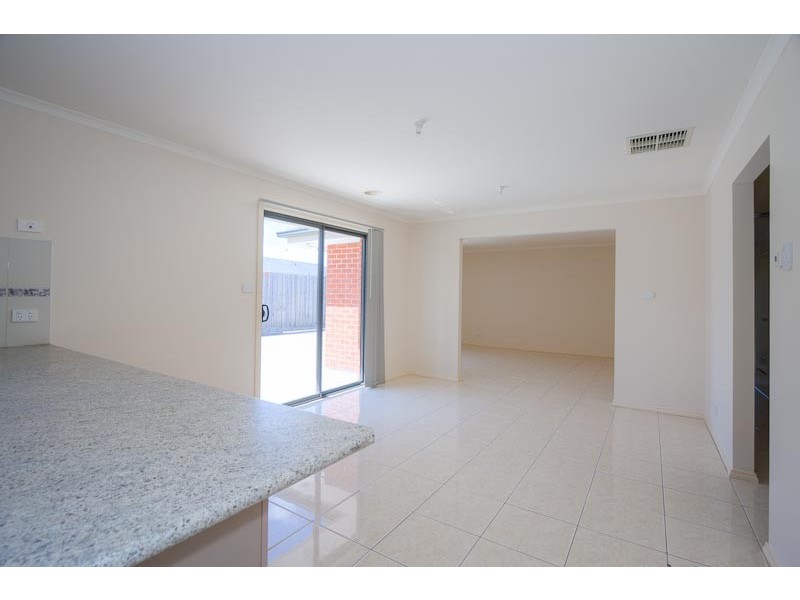 29 Fingleton Crescent, Sunbury VIC 3429
