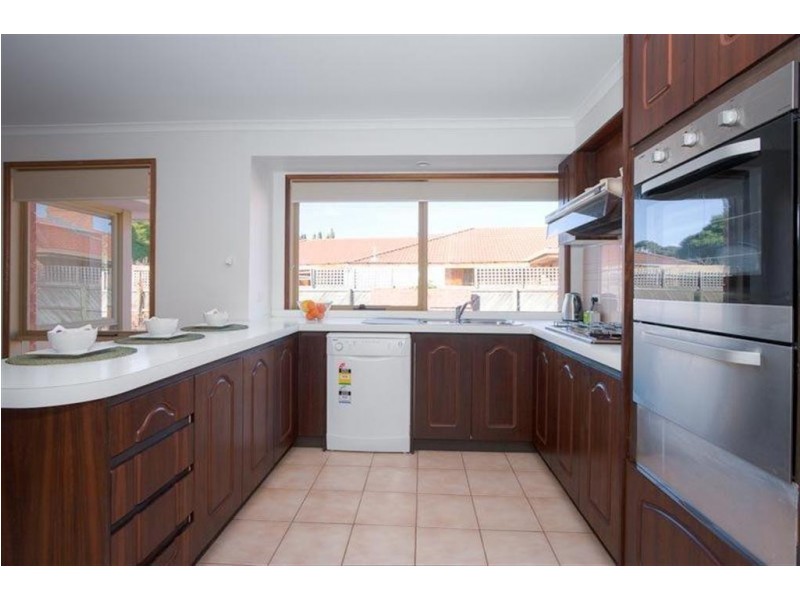 43 MUIRFIELD DRIVE, Sunbury VIC 3429