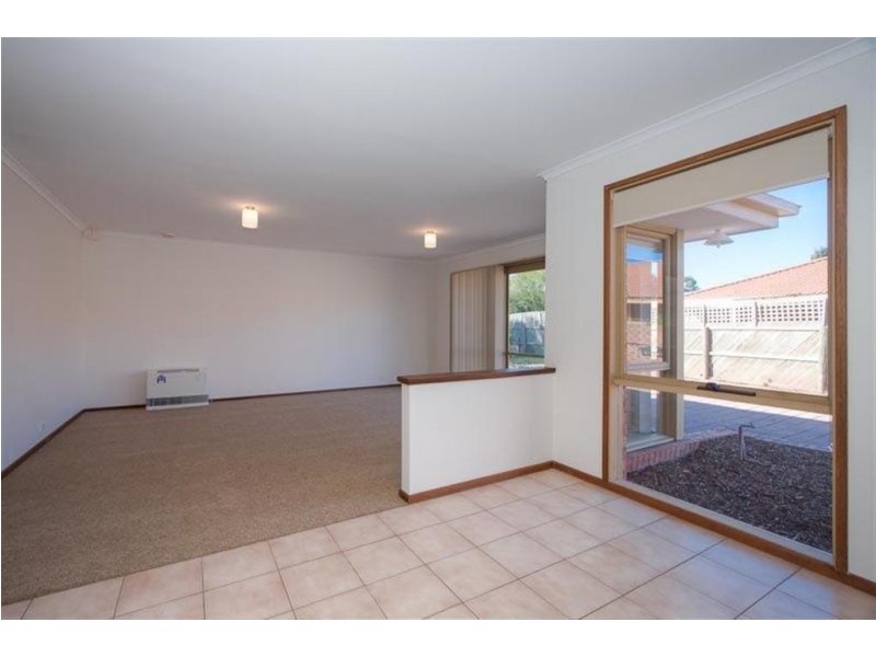 43 MUIRFIELD DRIVE, Sunbury VIC 3429