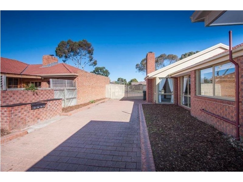 43 MUIRFIELD DRIVE, Sunbury VIC 3429