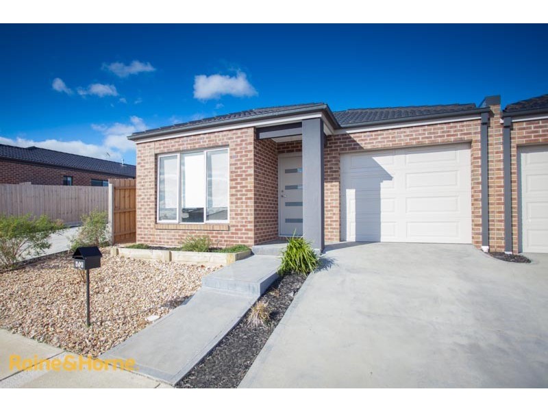 4/8 Pads Way, Sunbury VIC 3429