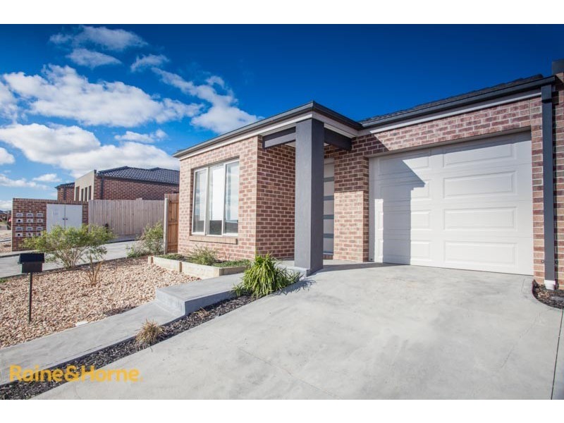 4/8 Pads Way, Sunbury VIC 3429