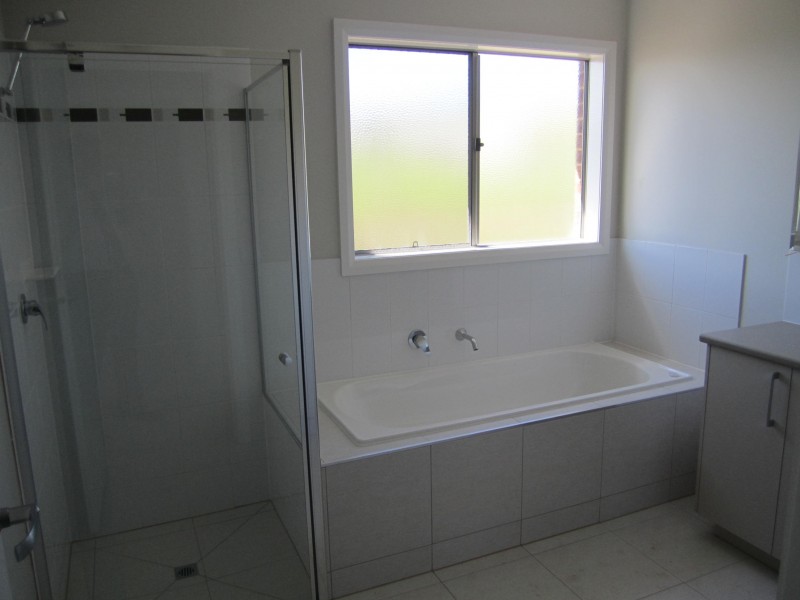 4/8 Pads Way, Sunbury VIC 3429