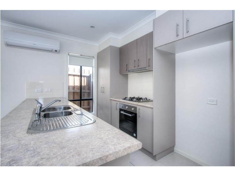 4/8 Pads Way, Sunbury VIC 3429