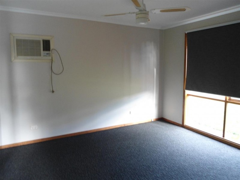 25 MUIRFIELD DRIVE, Sunbury VIC 3429