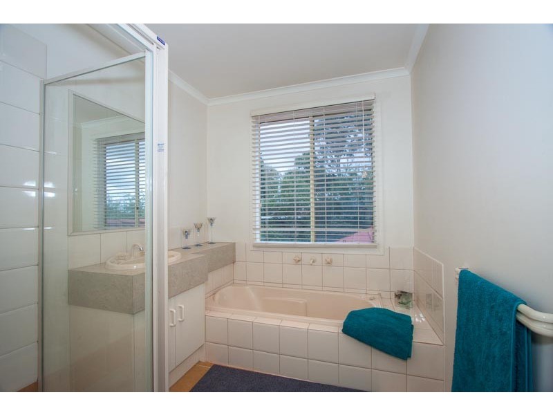 32 Licence Road, Diggers Rest VIC 3427