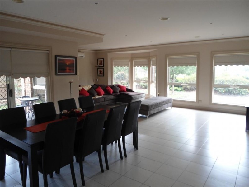 30 THE SKYLINE, Sunbury VIC 3429