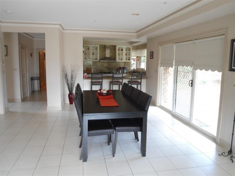 30 THE SKYLINE, Sunbury VIC 3429