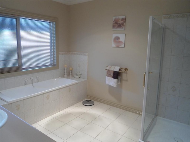 30 THE SKYLINE, Sunbury VIC 3429