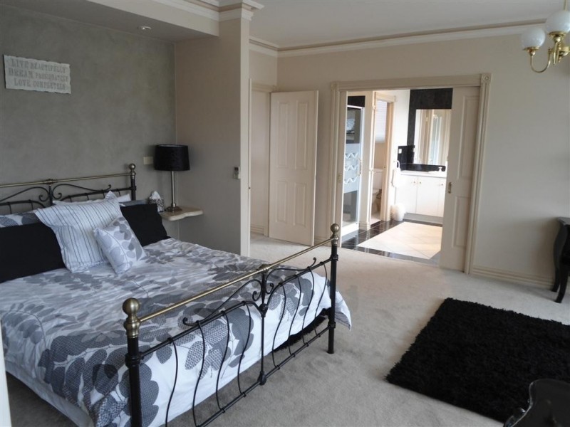 30 THE SKYLINE, Sunbury VIC 3429