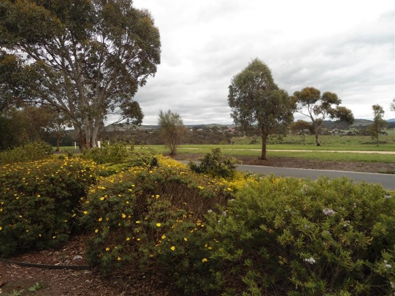 30 THE SKYLINE, Sunbury VIC 3429