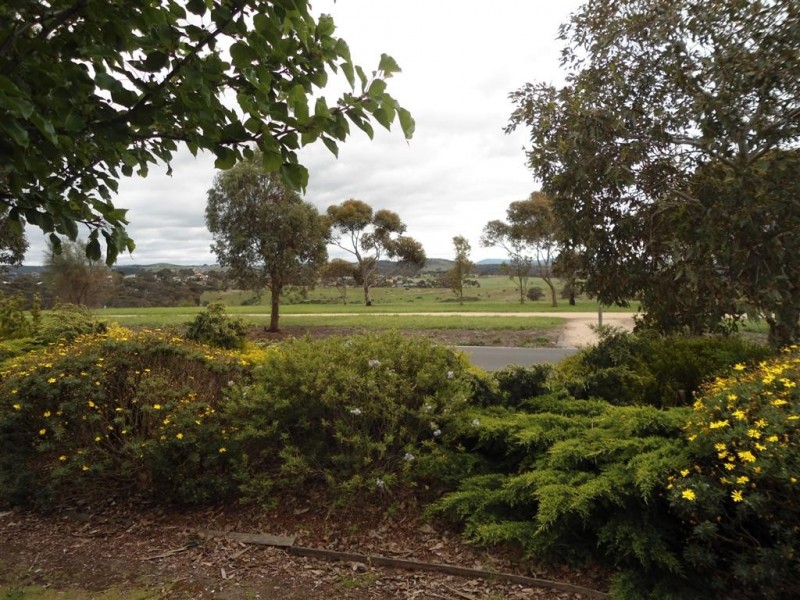 30 THE SKYLINE, Sunbury VIC 3429