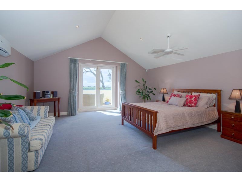 69 Yellow Gum Boulevard, Sunbury VIC 3429